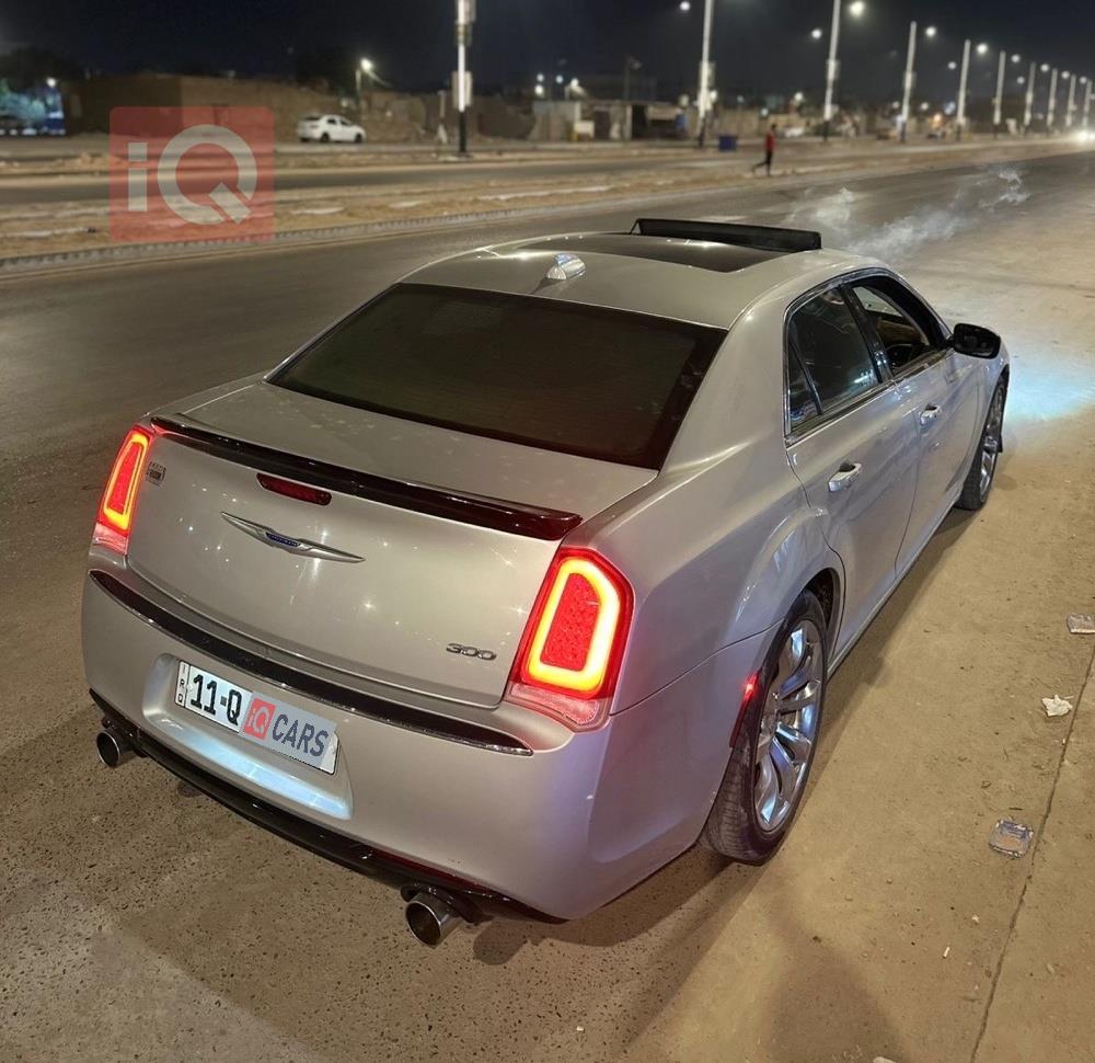 کرایسلەر 300